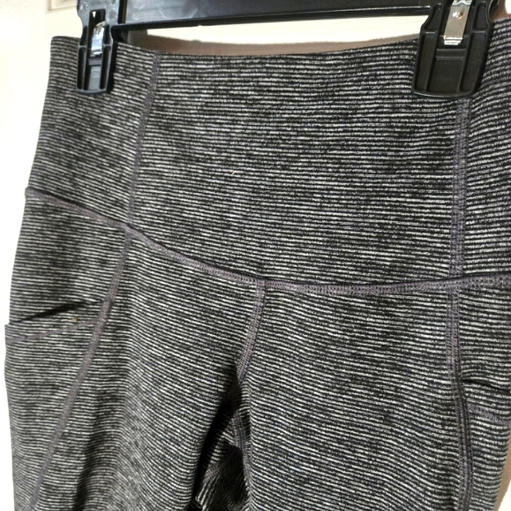 Old Navy Leggings Grey Black Stripe Pockets Pants Gym Yoga Active Dry Skinny